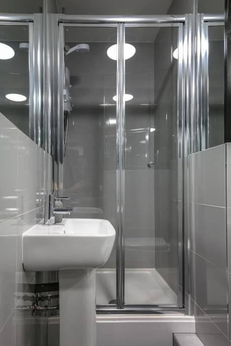 Apartment The V.i.p - Sleeps 24! For Large Groups
