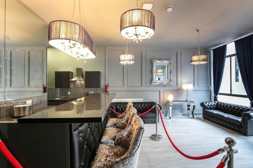 Apartment The V.i.p - Sleeps 24! For Large Groups *