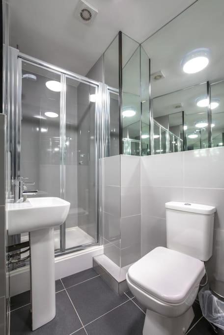 The V.i.p - Sleeps 24! For Large Groups * Liverpool