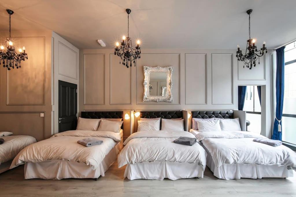 Apartment The V.i.p - Sleeps 24! For Large Groups