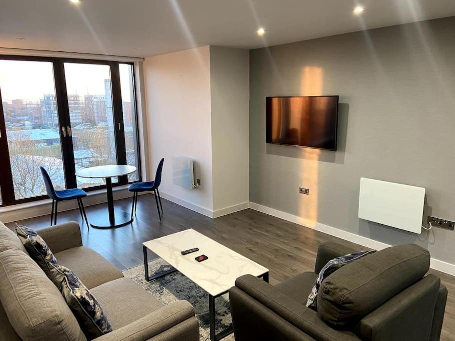 Luxury 1 Bed Full With Balcony