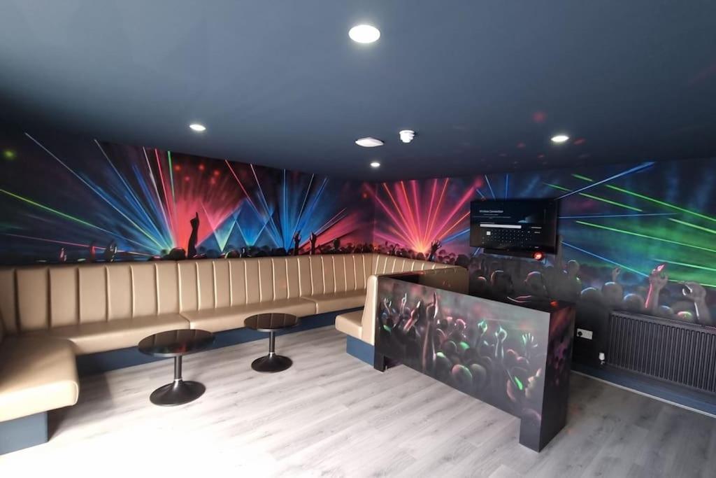 Penthouse Apartment, Sleeps 21 With Terrace Apartment