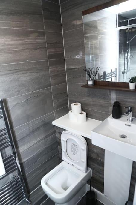 Kensington Luxury Living Apartment *