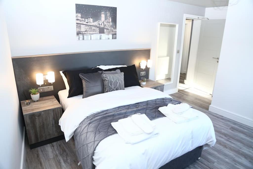 Kensington Luxury Living Apartment
