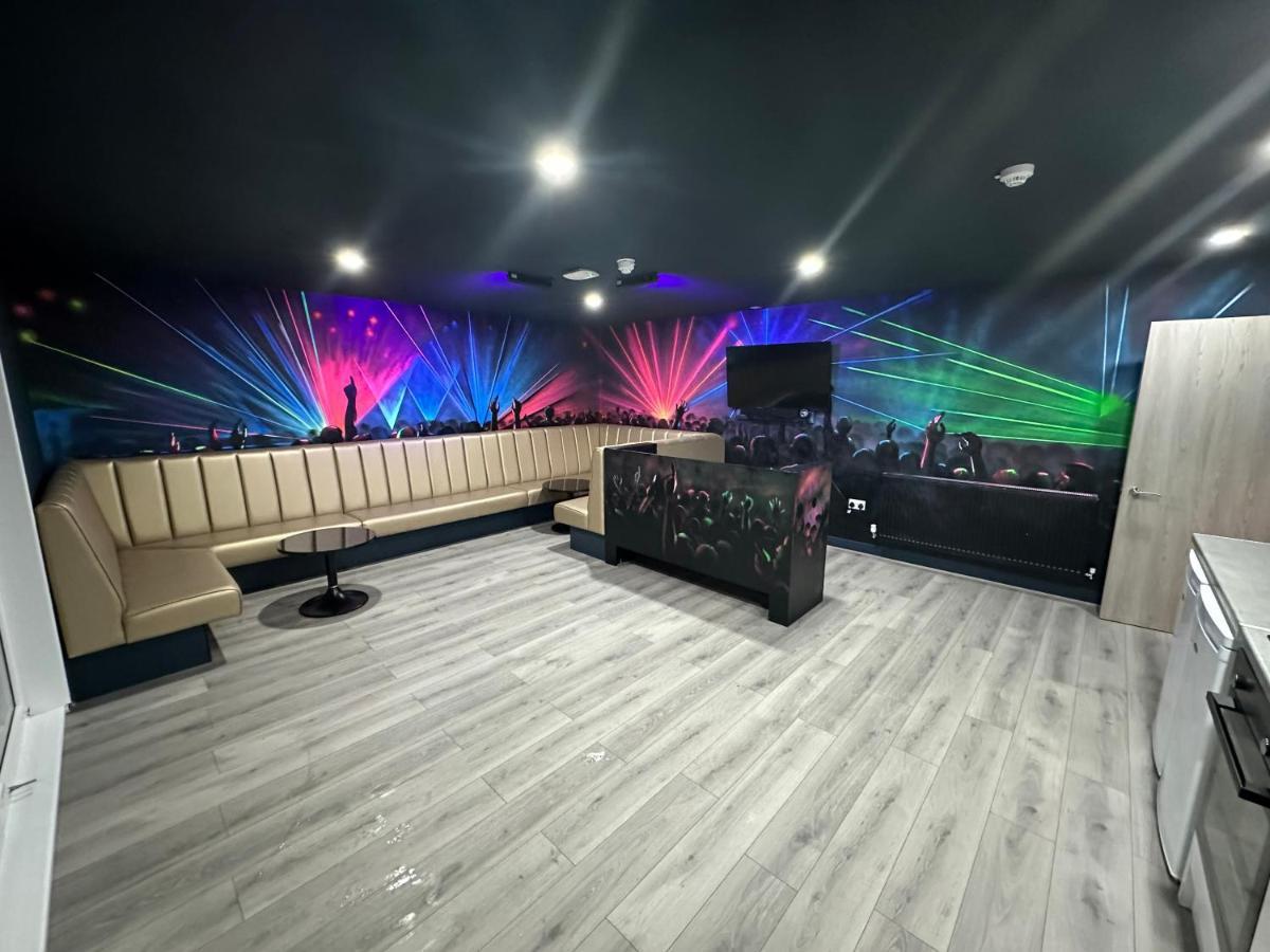 Penthouse Apartment, Sleeps 21 With Terrace Liverpool