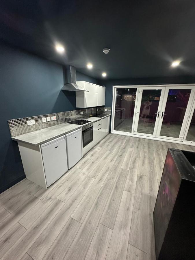 Penthouse Apartment, Sleeps 21 With Terrace Apartment Liverpool