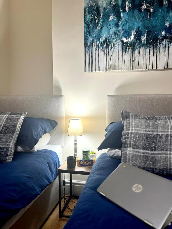 Apartment Centre House With Parking & Wifi By Amazing Spaces Relocations Ltd