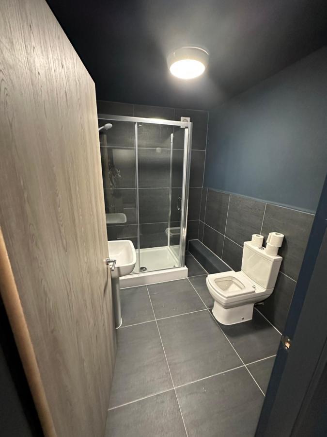 Penthouse Apartment, Sleeps 21 With Terrace * Liverpool