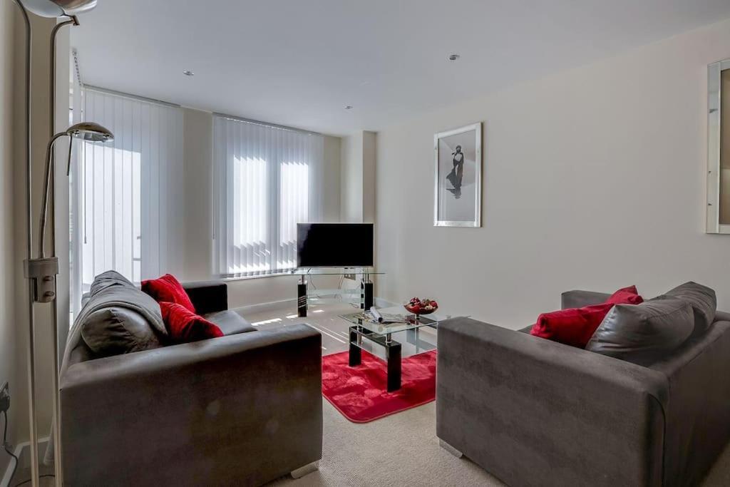 Luxury 2 Bed Centre Apartment *