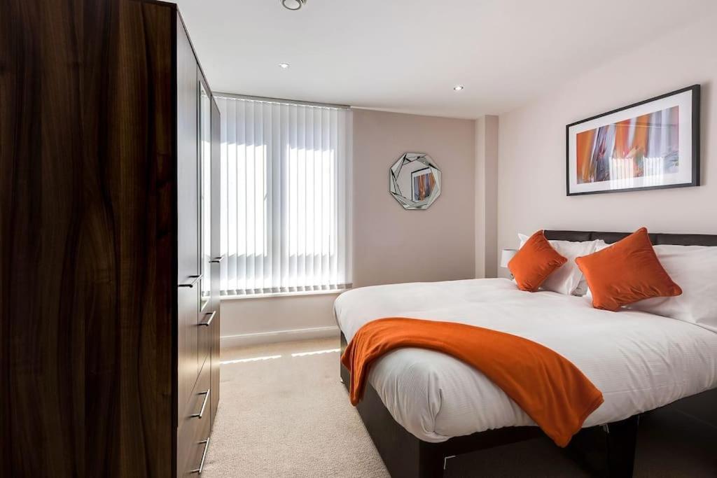 Luxury 2 Bed Centre Apartment *
