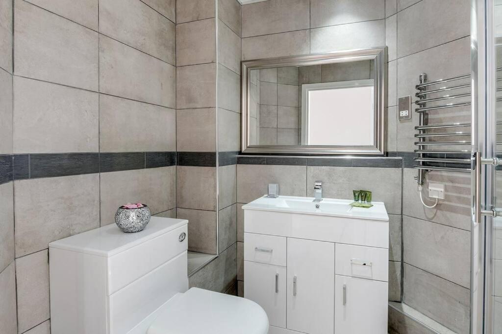 Luxury 2 Bed Centre Apartment