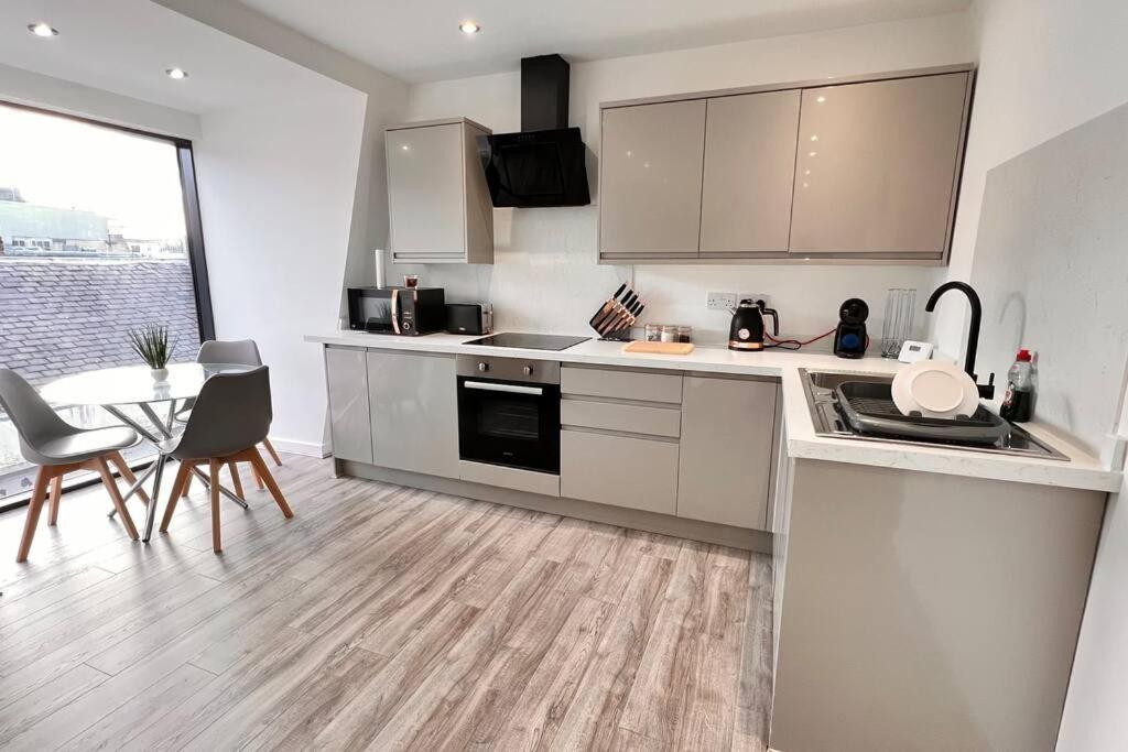 Top Floor Gem In City Centre *
