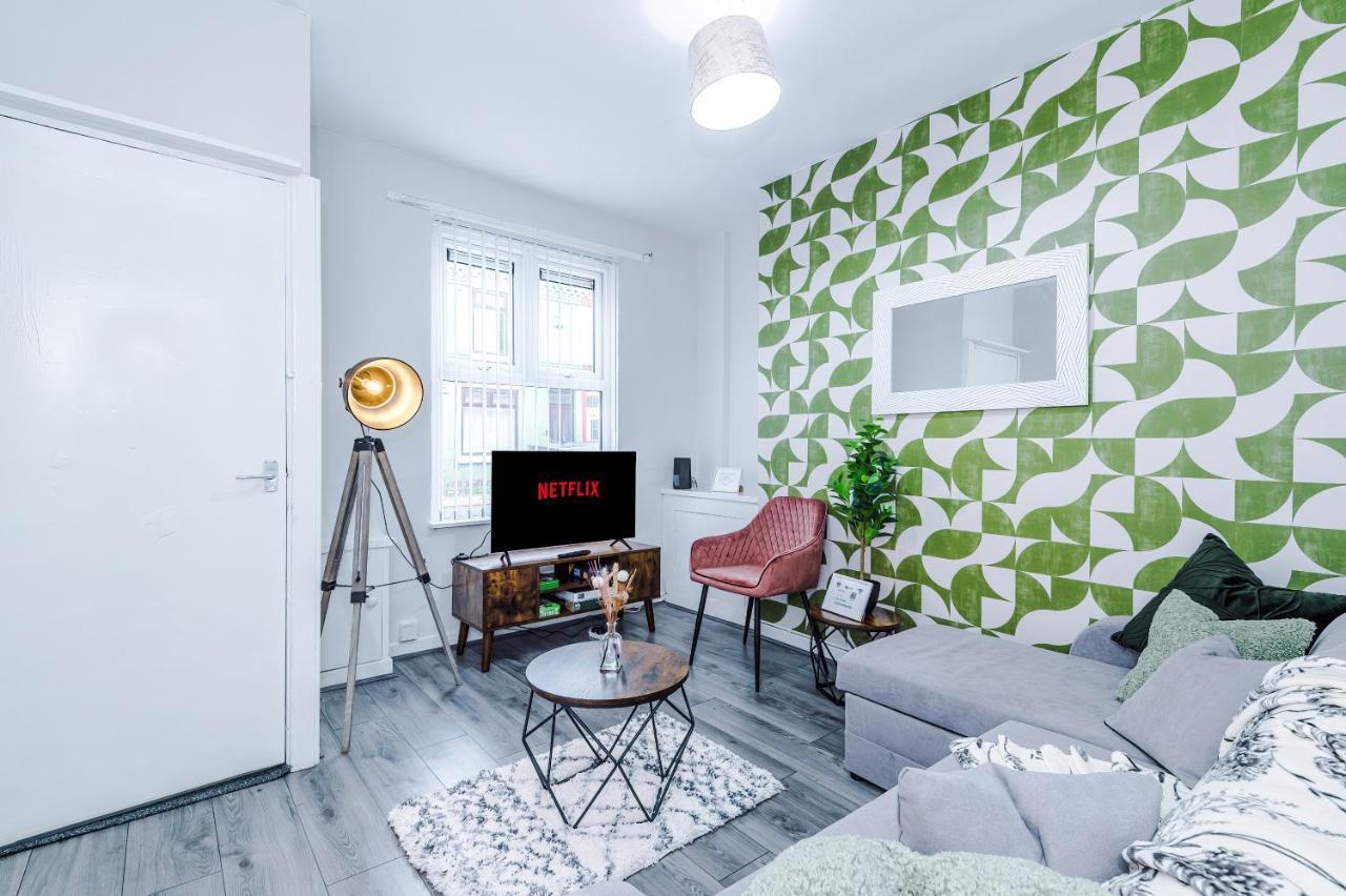 Trendy House, Close To Stadiums, Free Wifi And Car Park Holiday home