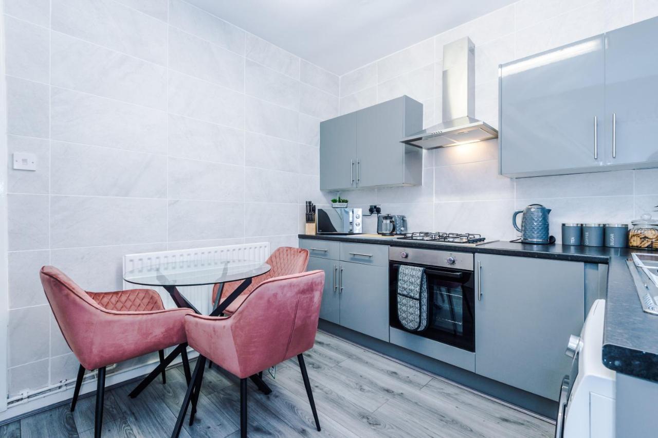 Trendy House, Close To Stadiums, Free Wifi And Car Park Holiday home