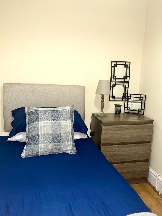 Centre House With Parking & Wifi By Amazing Spaces Relocations Ltd Apartment *