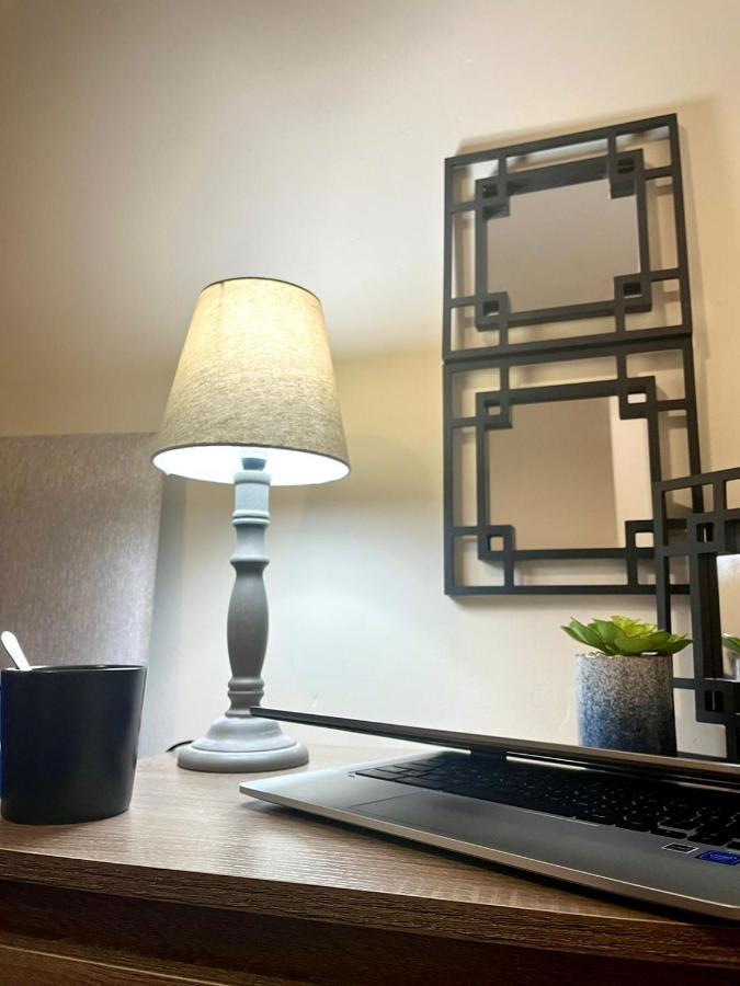 Centre House With Parking & Wifi By Amazing Spaces Relocations Ltd Apartment *