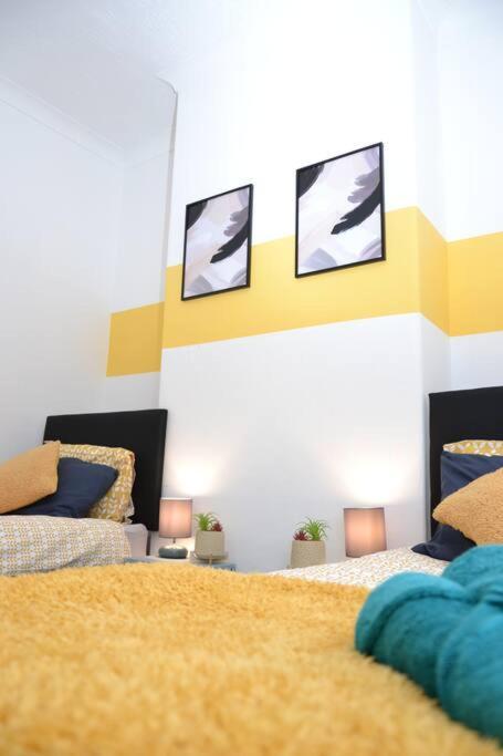 Cozy Near City, Sleeps 5, Free Parking, Wifi Apartment Liverpool