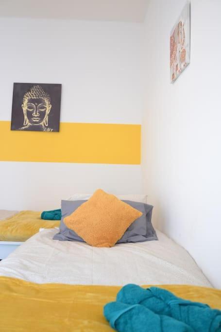 Cozy Near City, Sleeps 5, Free Parking, Wifi Liverpool