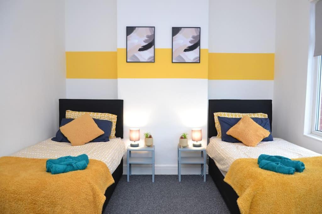 Cozy Near City, Sleeps 5, Free Parking, Wifi Apartment *