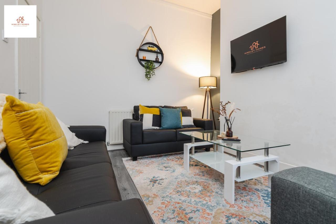 Apartment Immaculate 4 Bed In By Hinkley Homes Short Lets & Serviced *