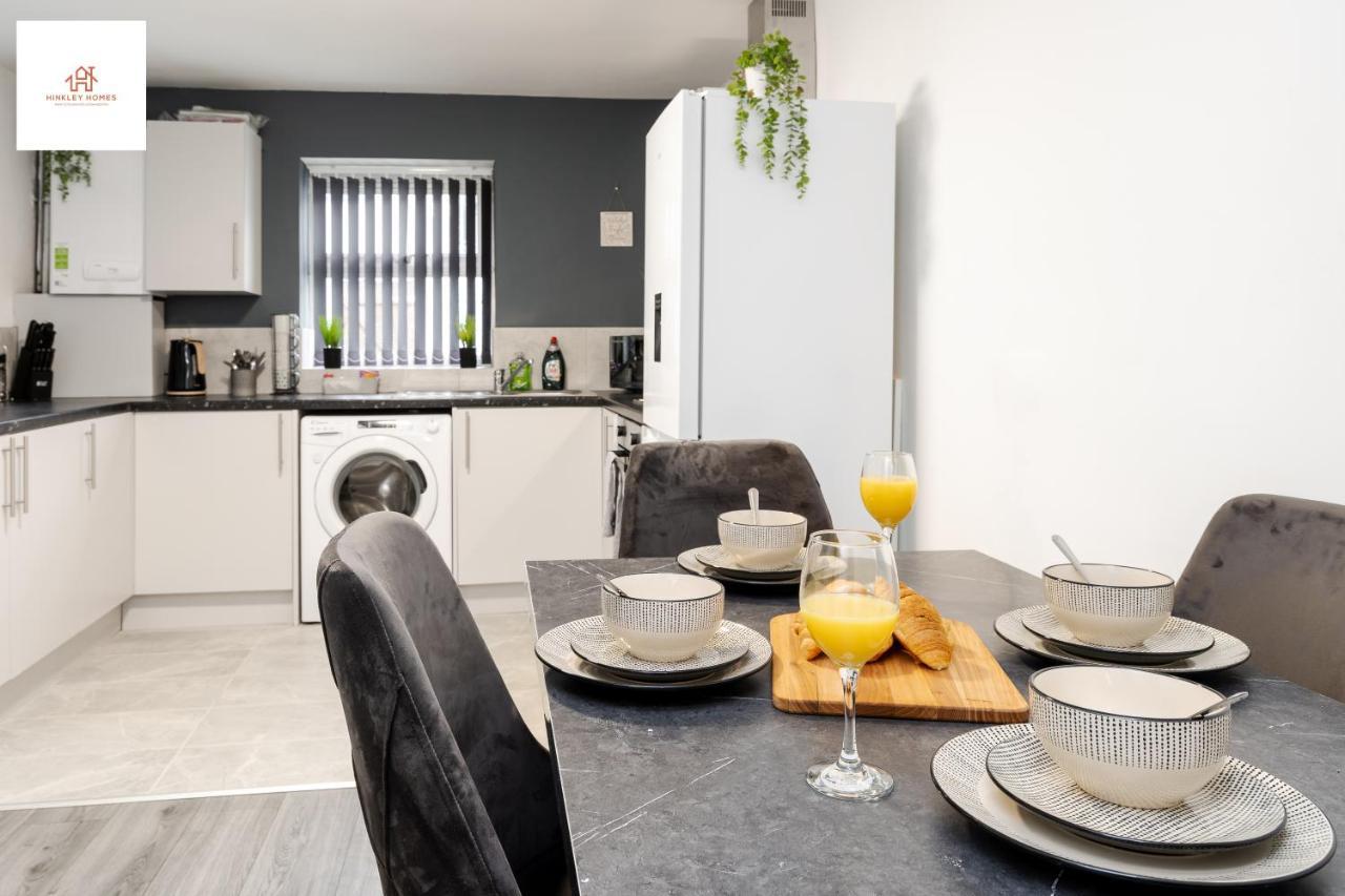Immaculate 4 Bed In By Hinkley Homes Short Lets & Serviced