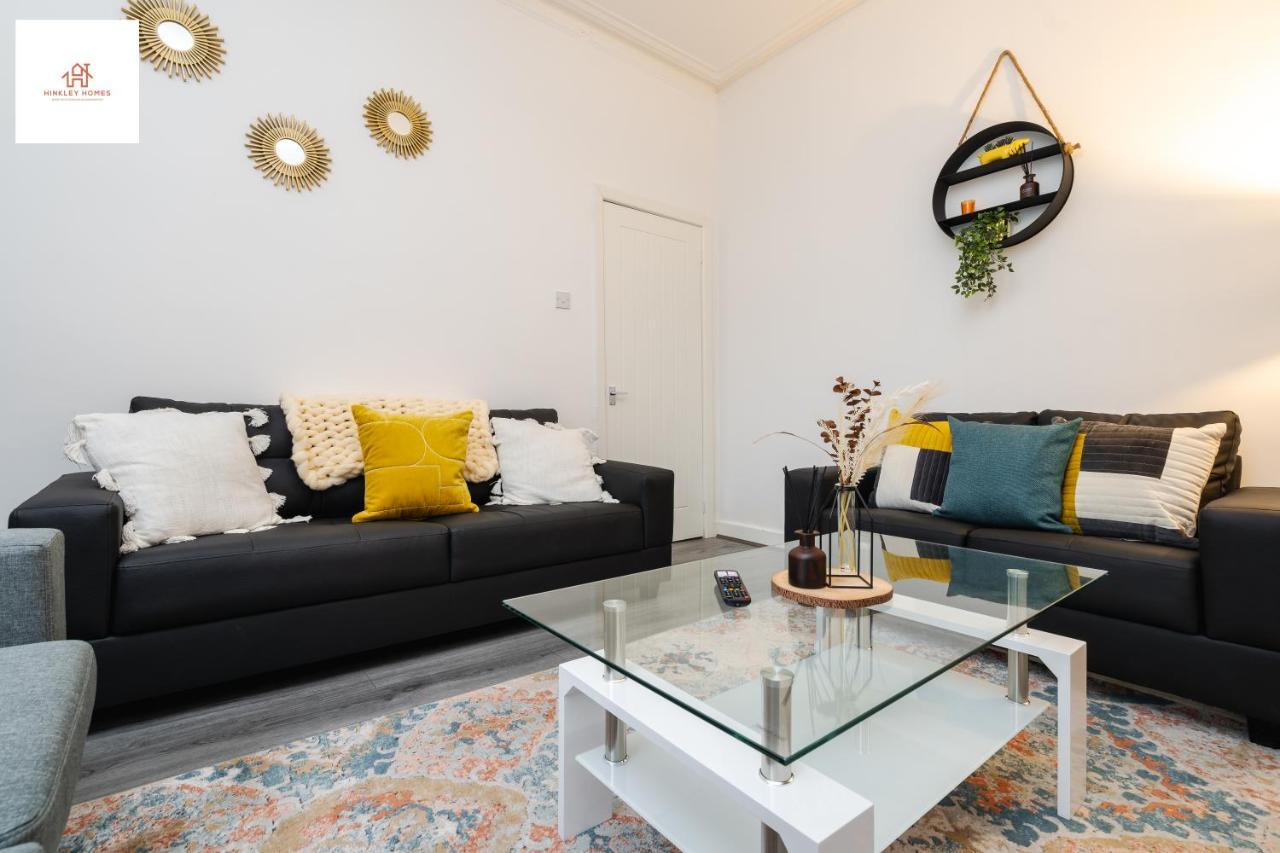 Immaculate 4 Bed In By Hinkley Homes Short Lets & Serviced Apartment