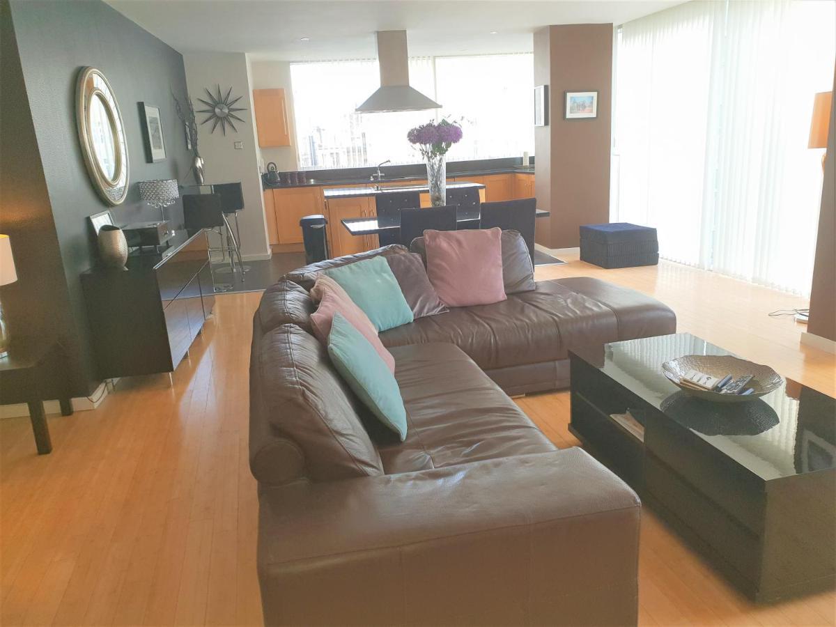 Luxury Location In Center Apartment *