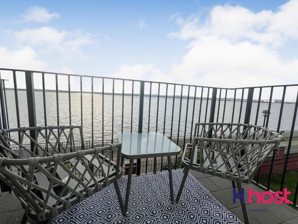 Host - Riverside Retreat By Centre With Private Parking