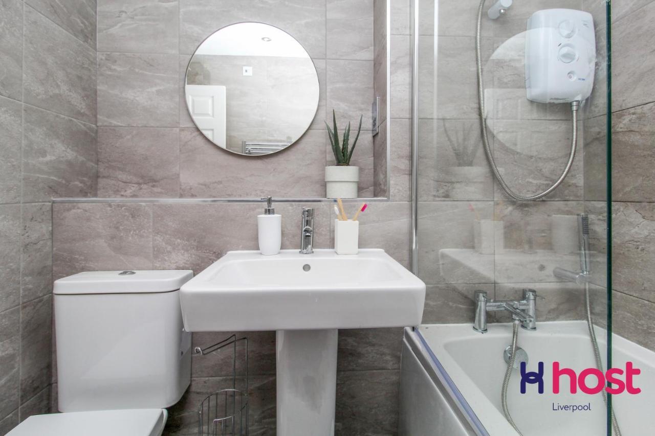 Host - Riverside Retreat By Centre With Private Parking *