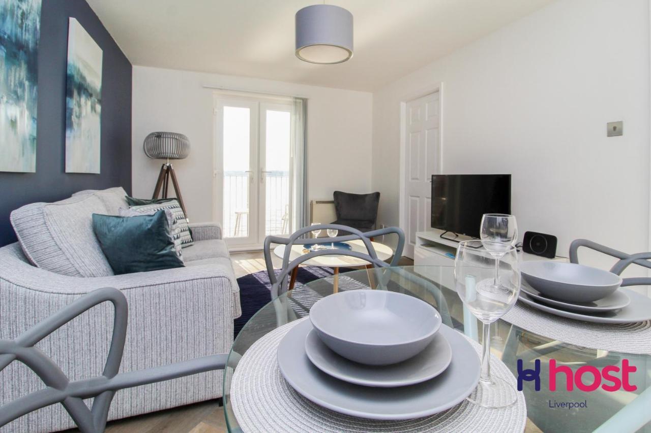 Host - Riverside Retreat By Centre With Private Parking *