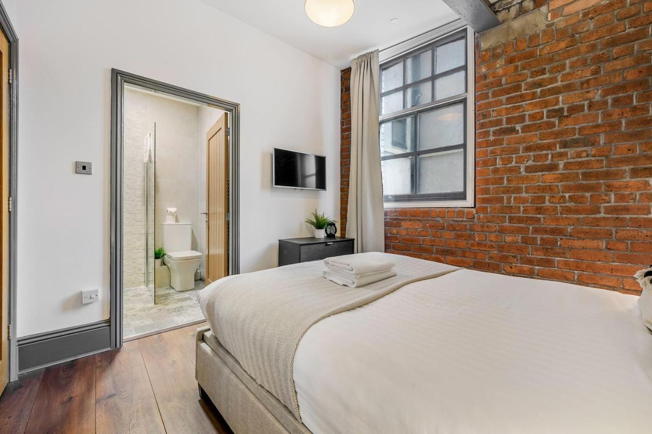 Apartment Host & - Bands Warehouse V