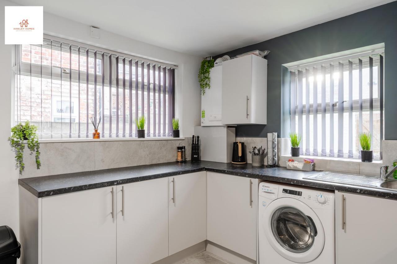 Immaculate 4 Bed In By Hinkley Homes Short Lets & Serviced *