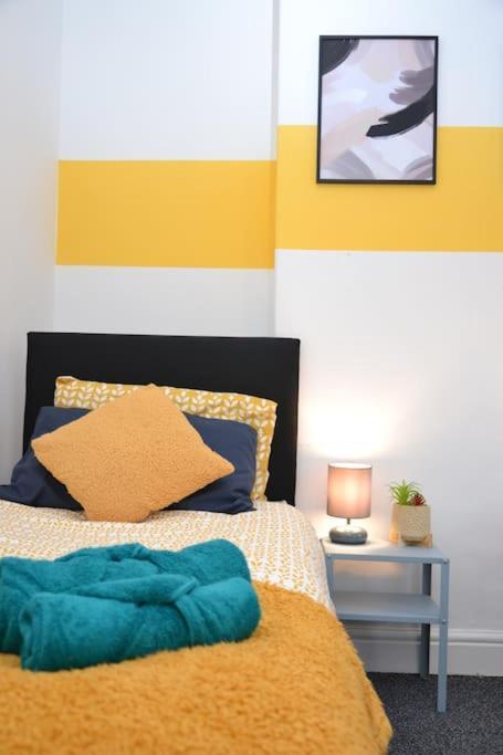 Cozy Near City, Sleeps 5, Free Parking, Wifi Apartment