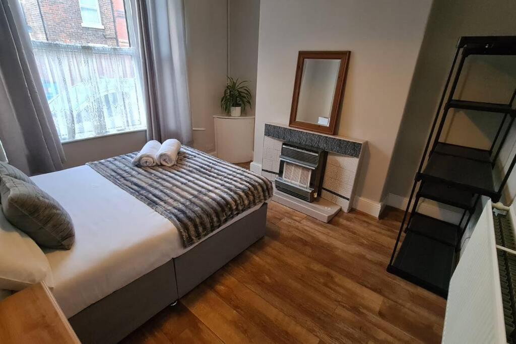 Holiday home Entire House Near City Centre With Parking Permit *