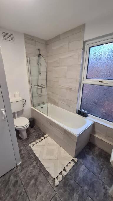 Entire House Near City Centre With Parking Permit Holiday home Liverpool