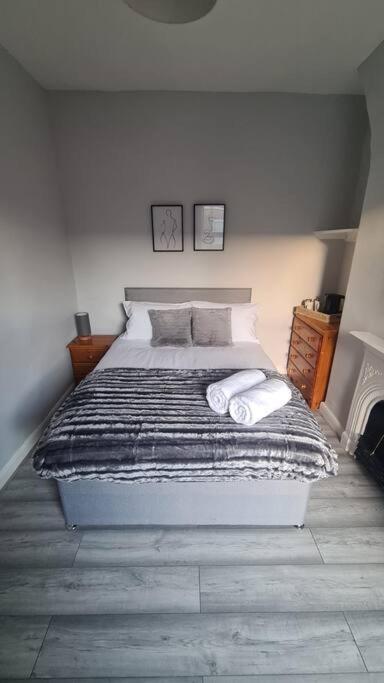 Holiday home Entire House Near City Centre With Parking Permit