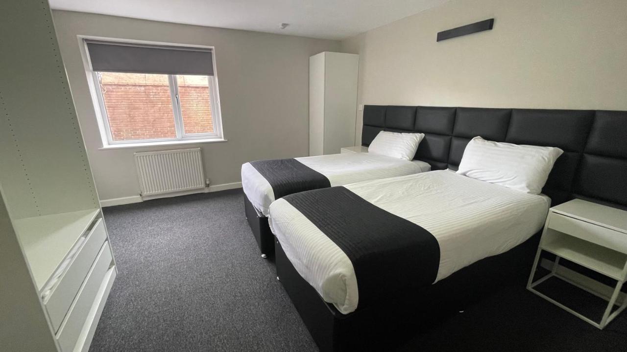 Hosted By Ryan - 1 Bedroom Apartment