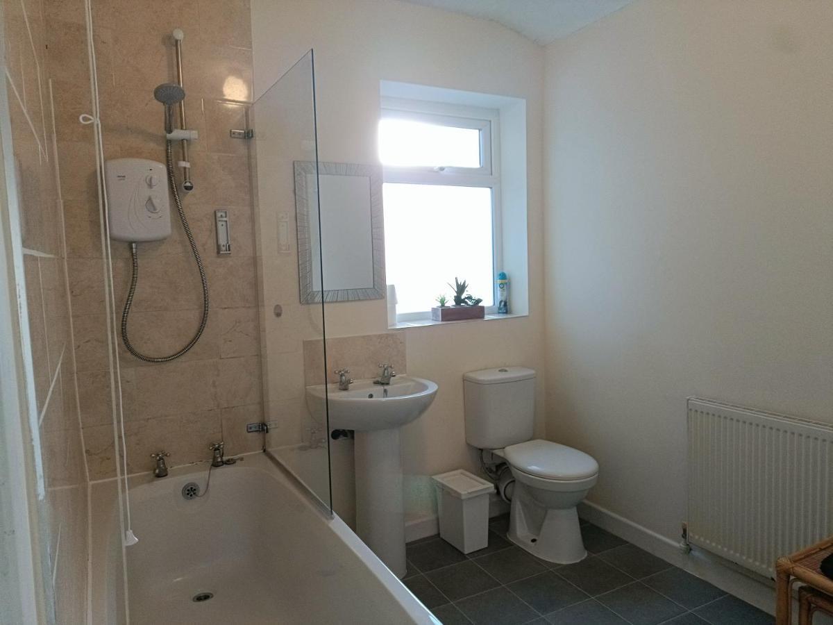 Bright, Comfortable Home, Convenient For Centre Holiday home *