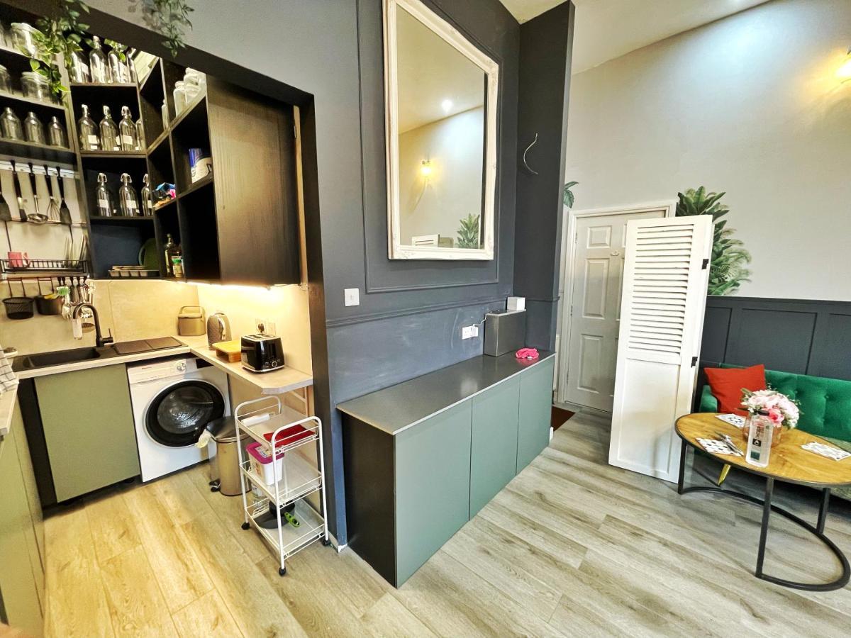 Adeamstays Provides Beautiful Centrally Located 1 And 2 Bed On Liverpools Boulevard Liverpool