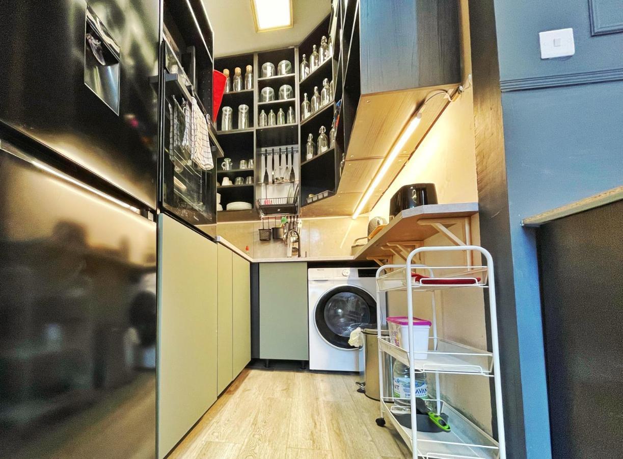 Adeamstays Provides Beautiful Centrally Located 1 And 2 Bed On Liverpools Boulevard * Liverpool