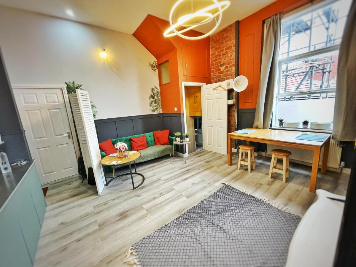 Apartment Adeamstays Provides Beautiful Centrally Located 1 And 2 Bed On Liverpools Boulevard Liverpool