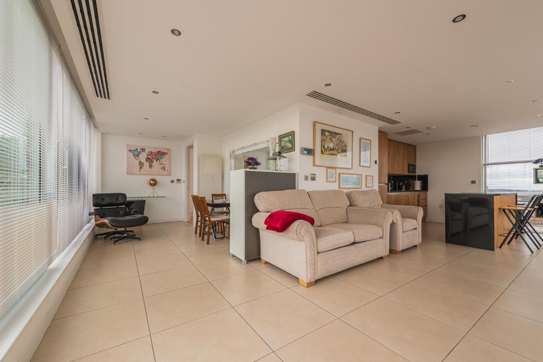 Apartment Sidemersey Livings- Unmatched Panoramic Views, Secure Parking, Beautiful Balcony- A To Remember Liverpool