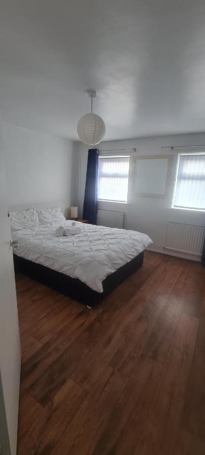 Apartment Lovely House 6 Mins Drive To Town Sleeps 1 To 6