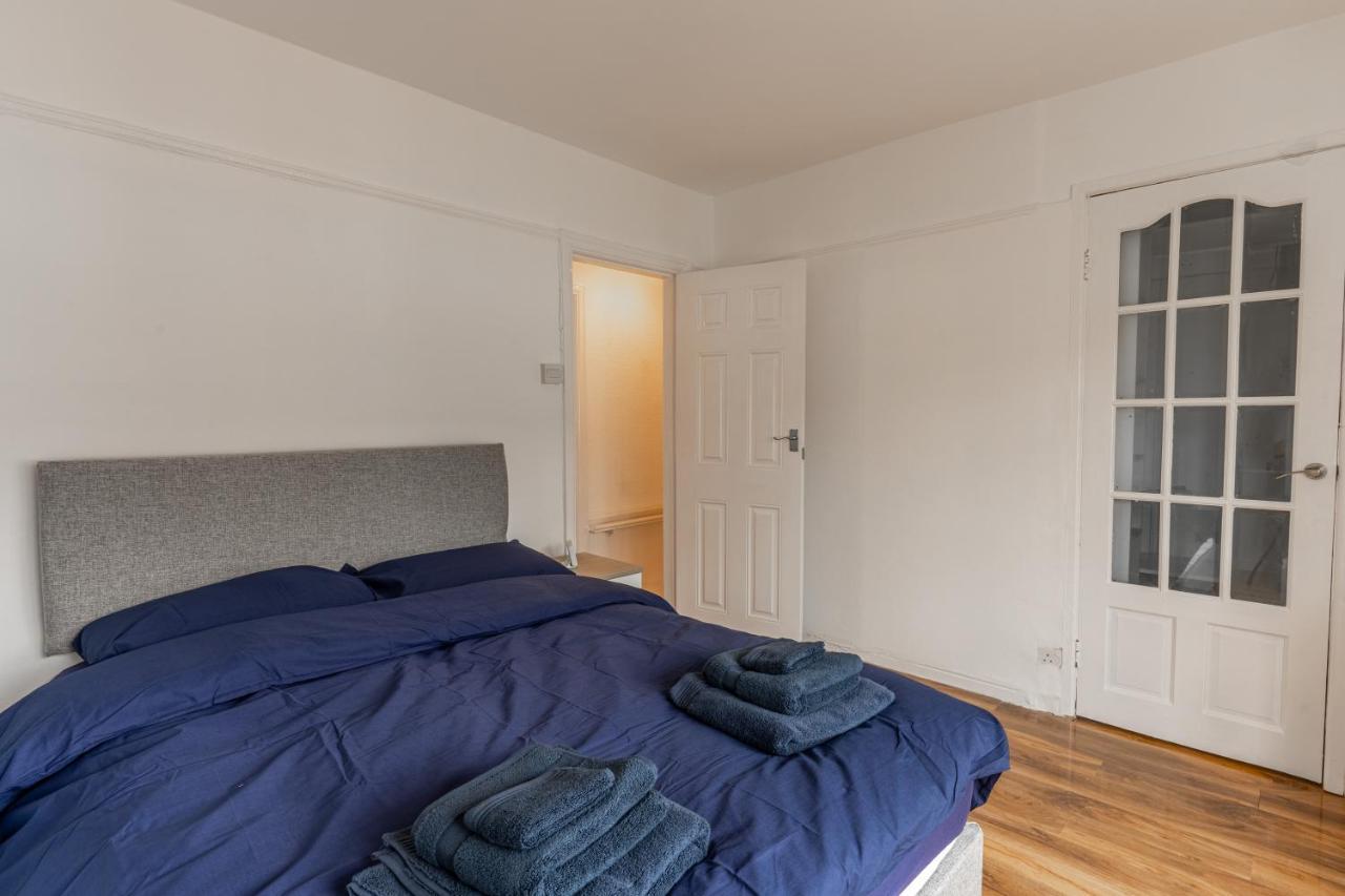Cheerful And Modern 3 Bdr For 7