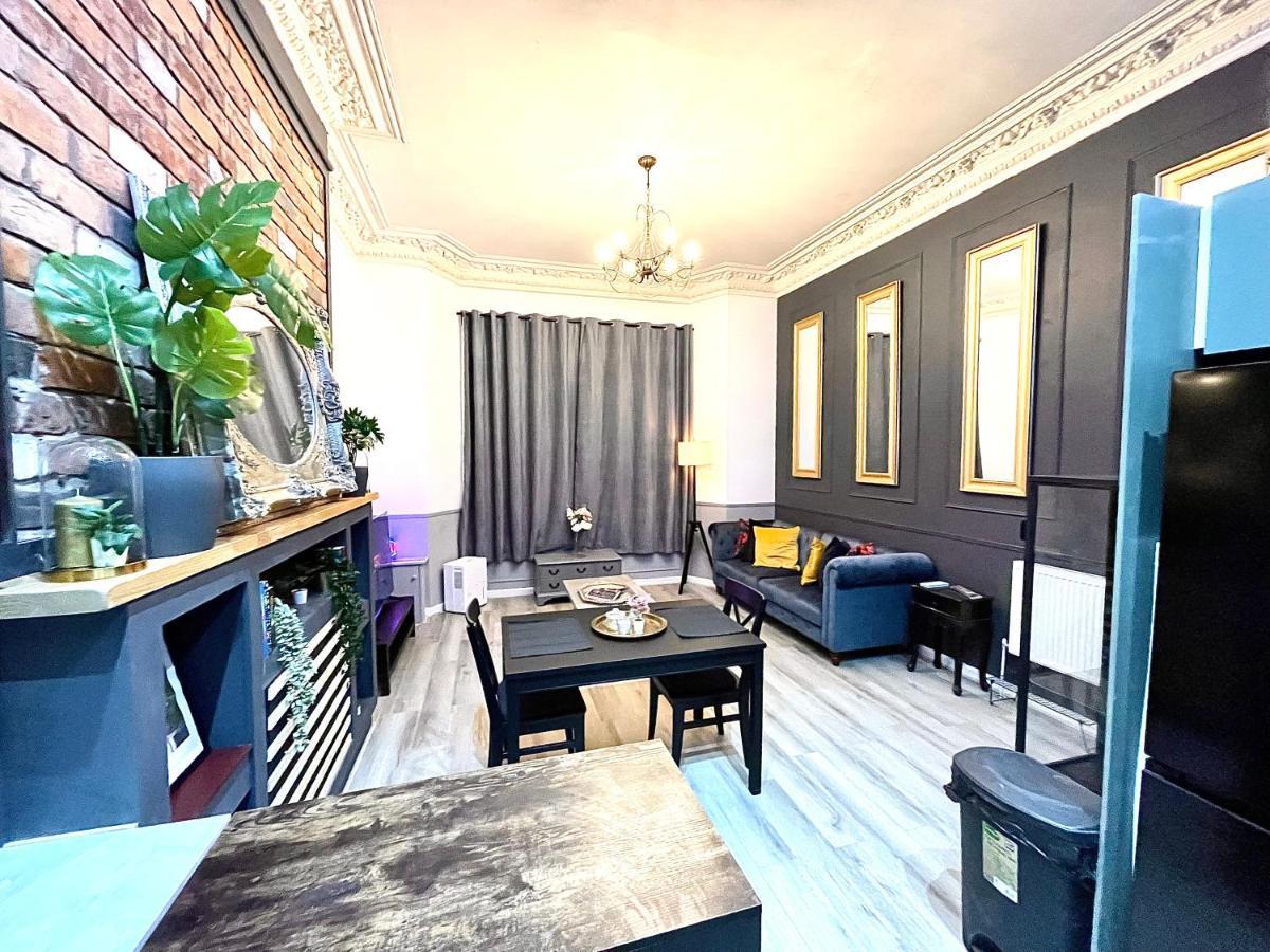 Apartment Adeamstays Provides Beautiful Centrally Located 1 And 2 Bed On Liverpools Boulevard *