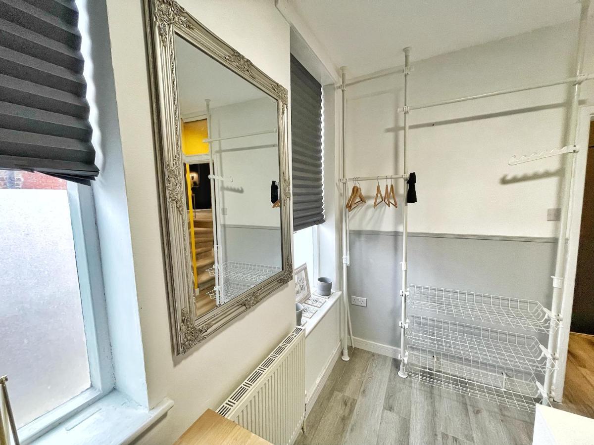 Adeamstays Provides Beautiful Centrally Located 1 And 2 Bed On Liverpools Boulevard * Liverpool