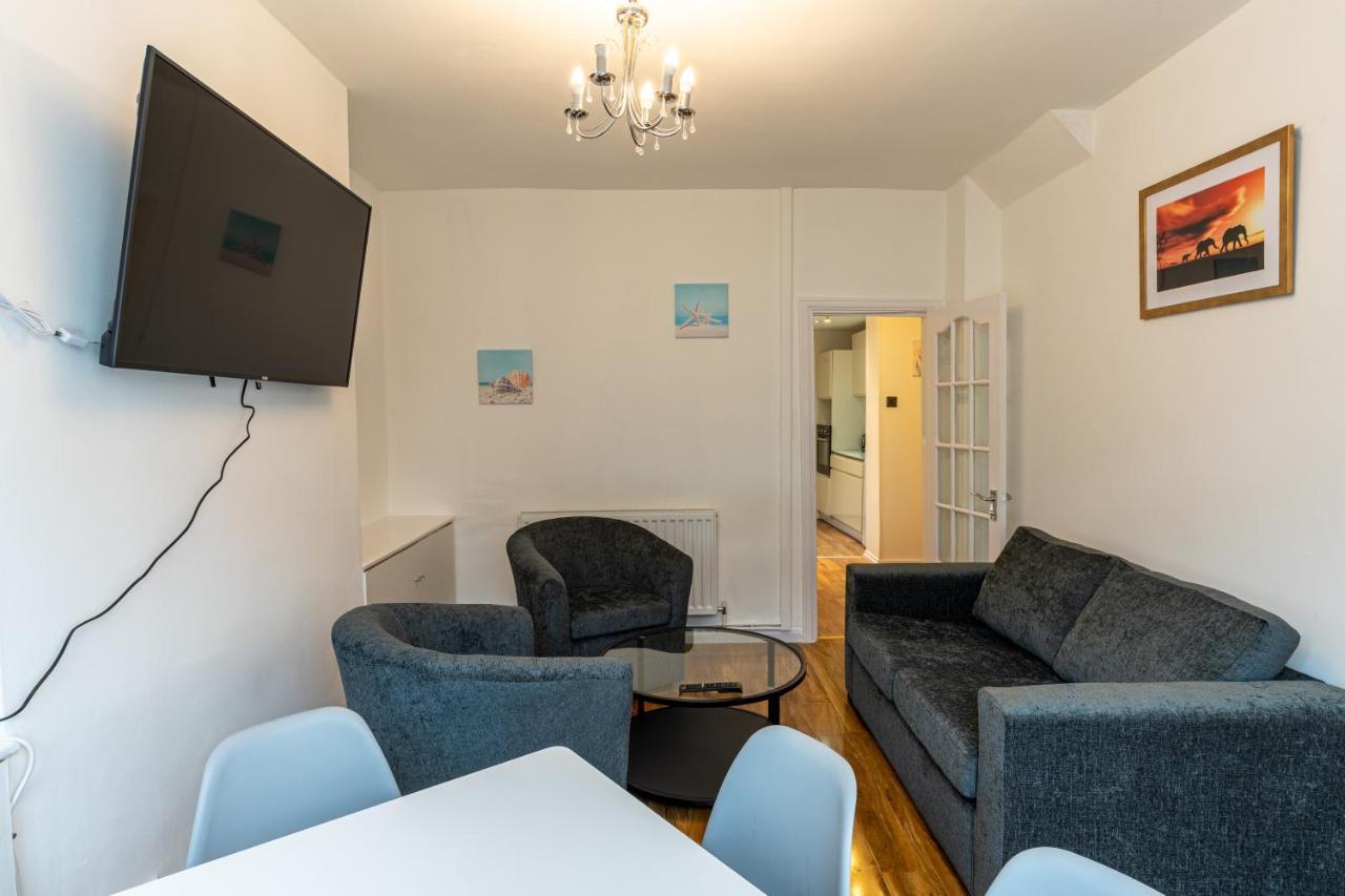 Holiday home Cheerful And Modern 3 Bdr For 7
