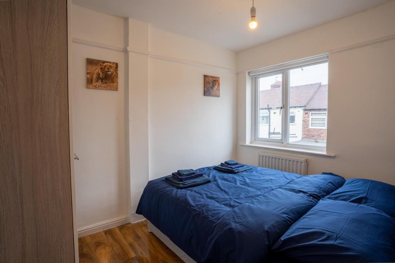 Cheerful And Modern 3 Bdr For 7 Holiday home Liverpool