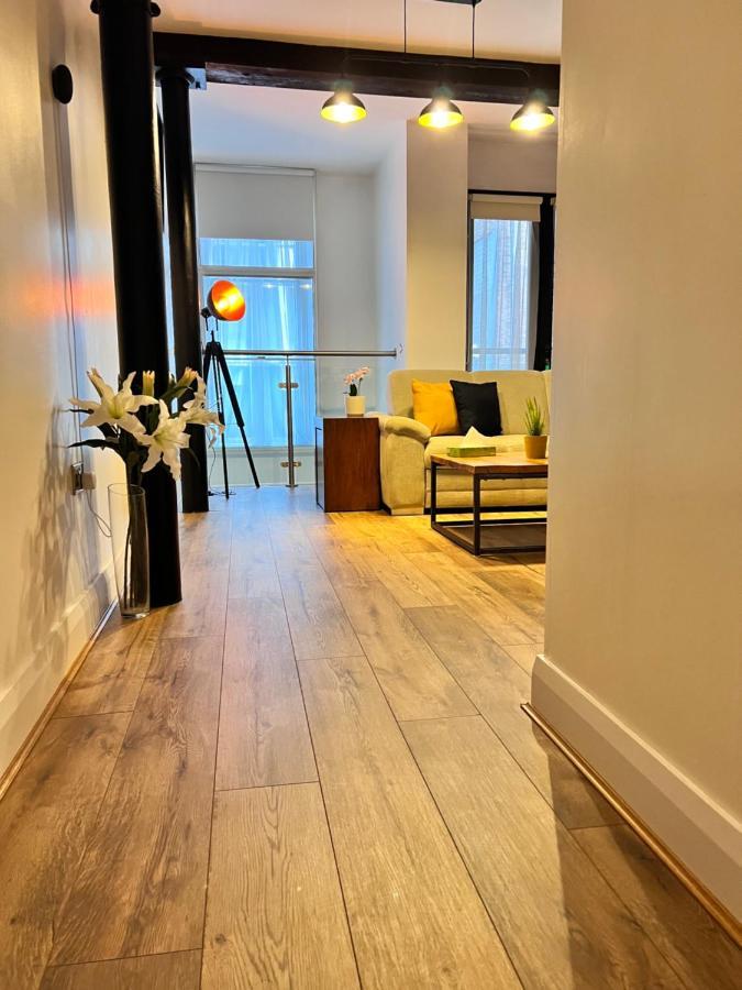 Stunning Center Apartment *