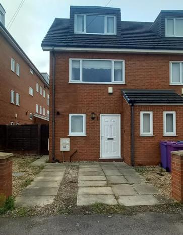 Entire House With 3 Apartment *